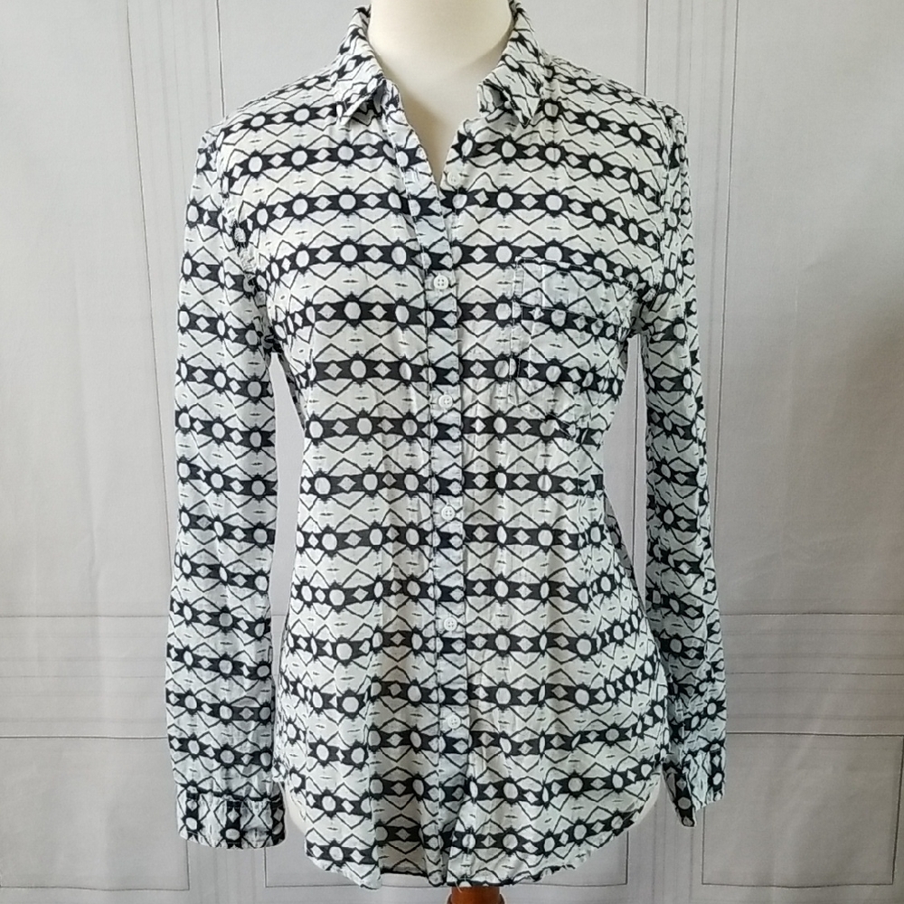 Hinge Geometric Print Button Down Top